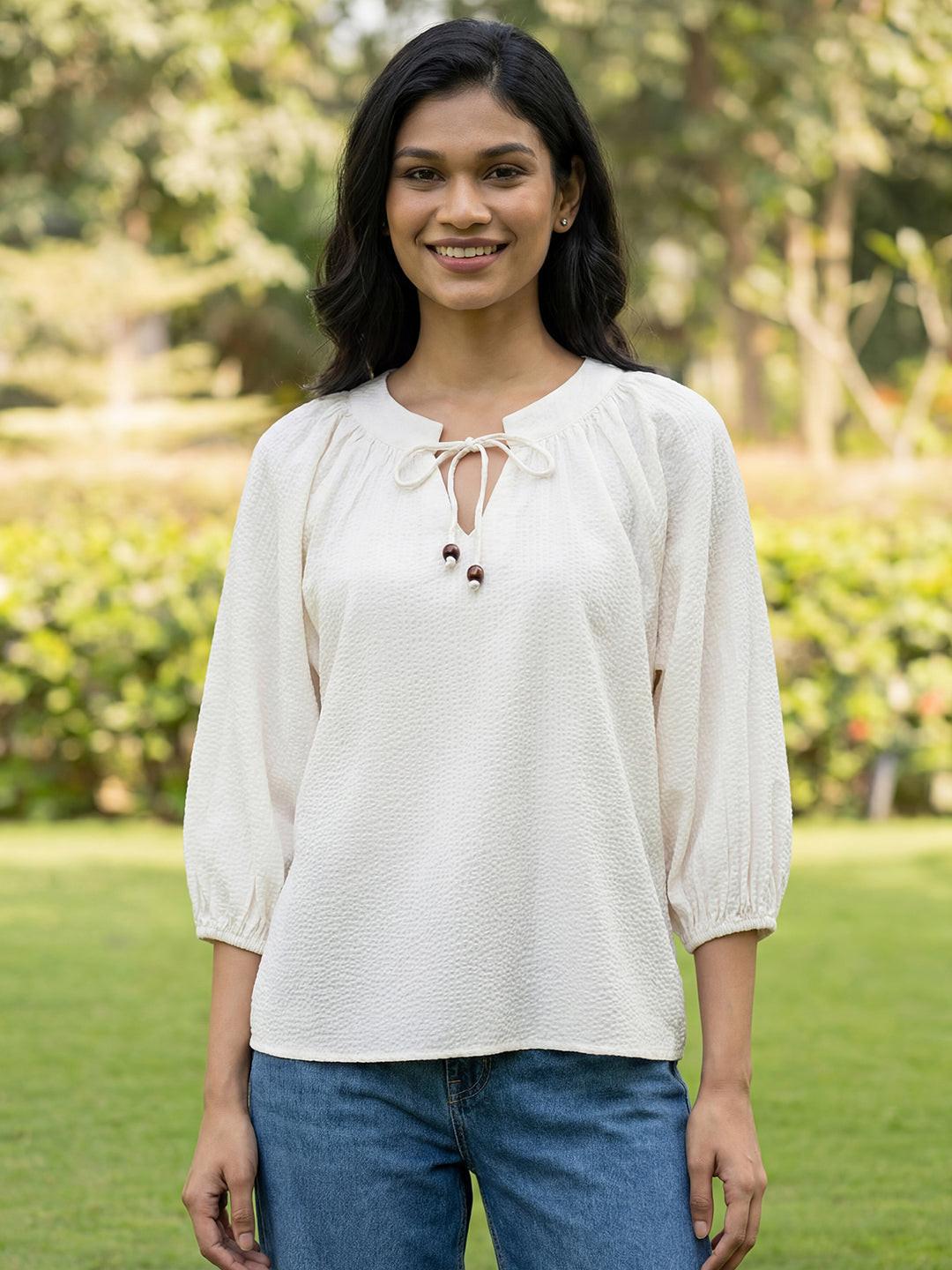 Woman wearing a white blouse by Rerasa