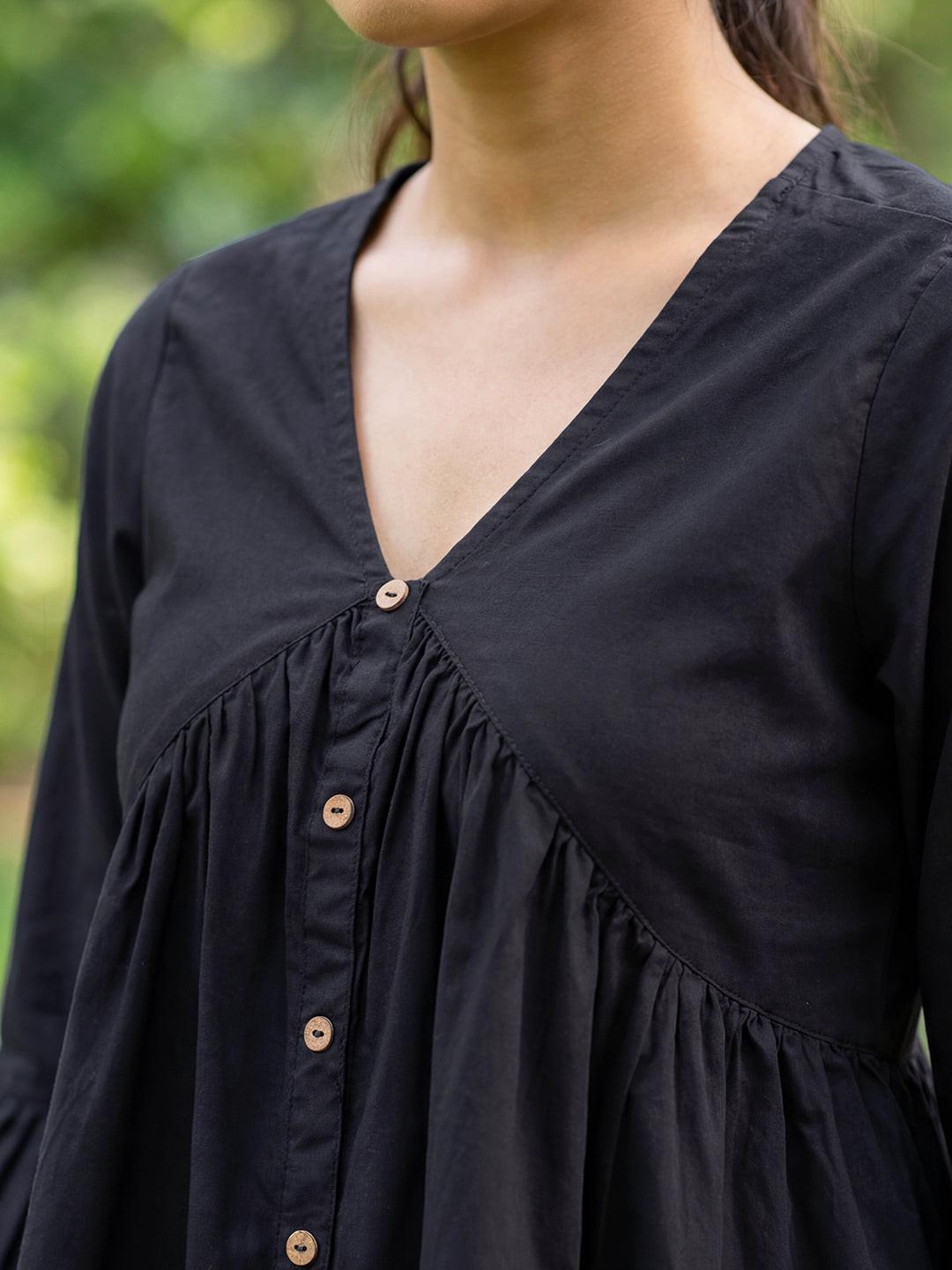 Woman wearing a black blouse with ruffled sleeves by Rerasa