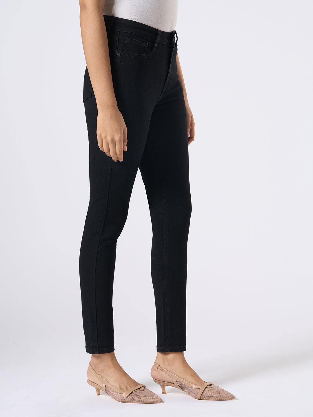 Black jeans worn by a person from Rerasa