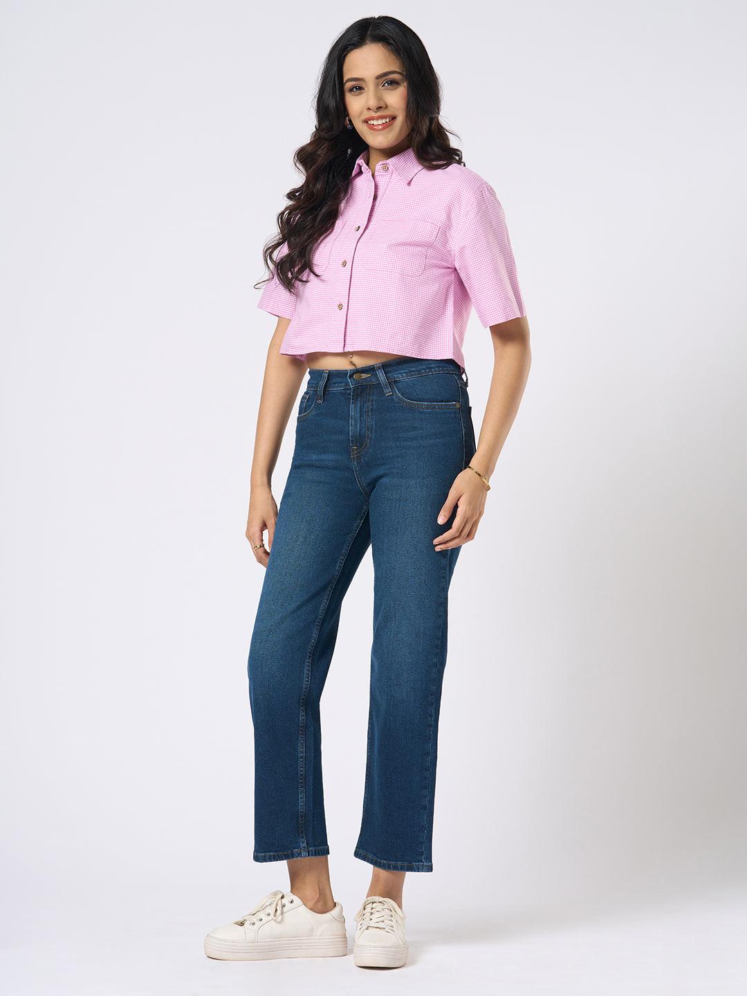 Person wearing straight blue jeans by Rerasa