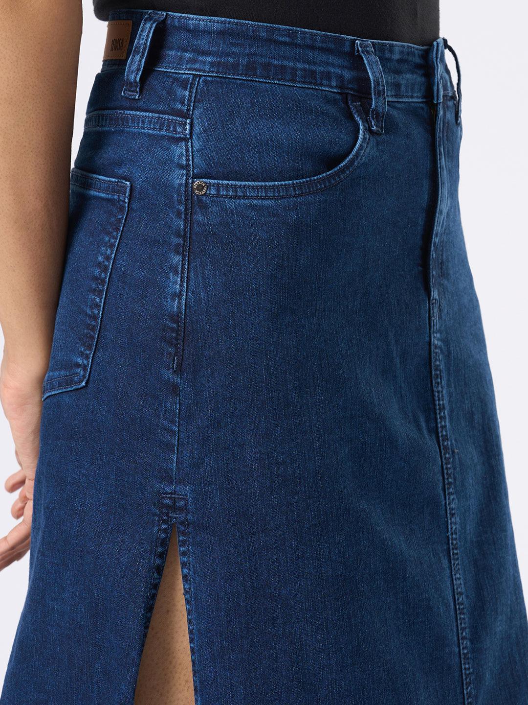 Blue denim skirt with side slits worn by Rerasa