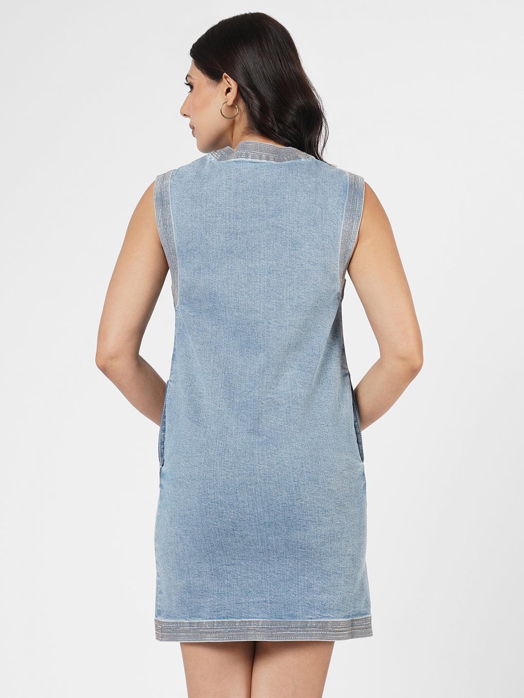 Woman wearing a indigo dress with brown trim 
