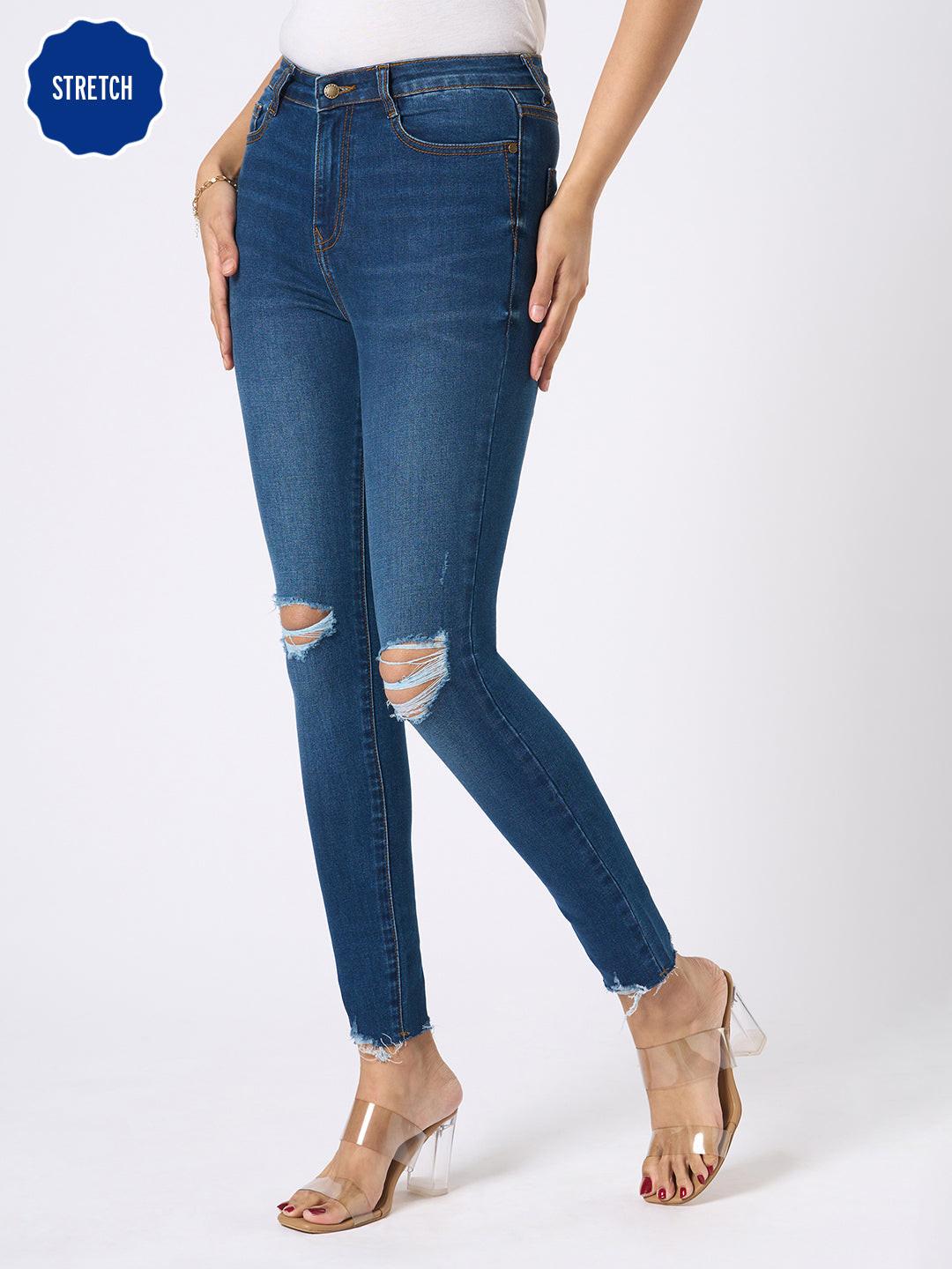 Navy blue jeans worn by a person from Rerasa