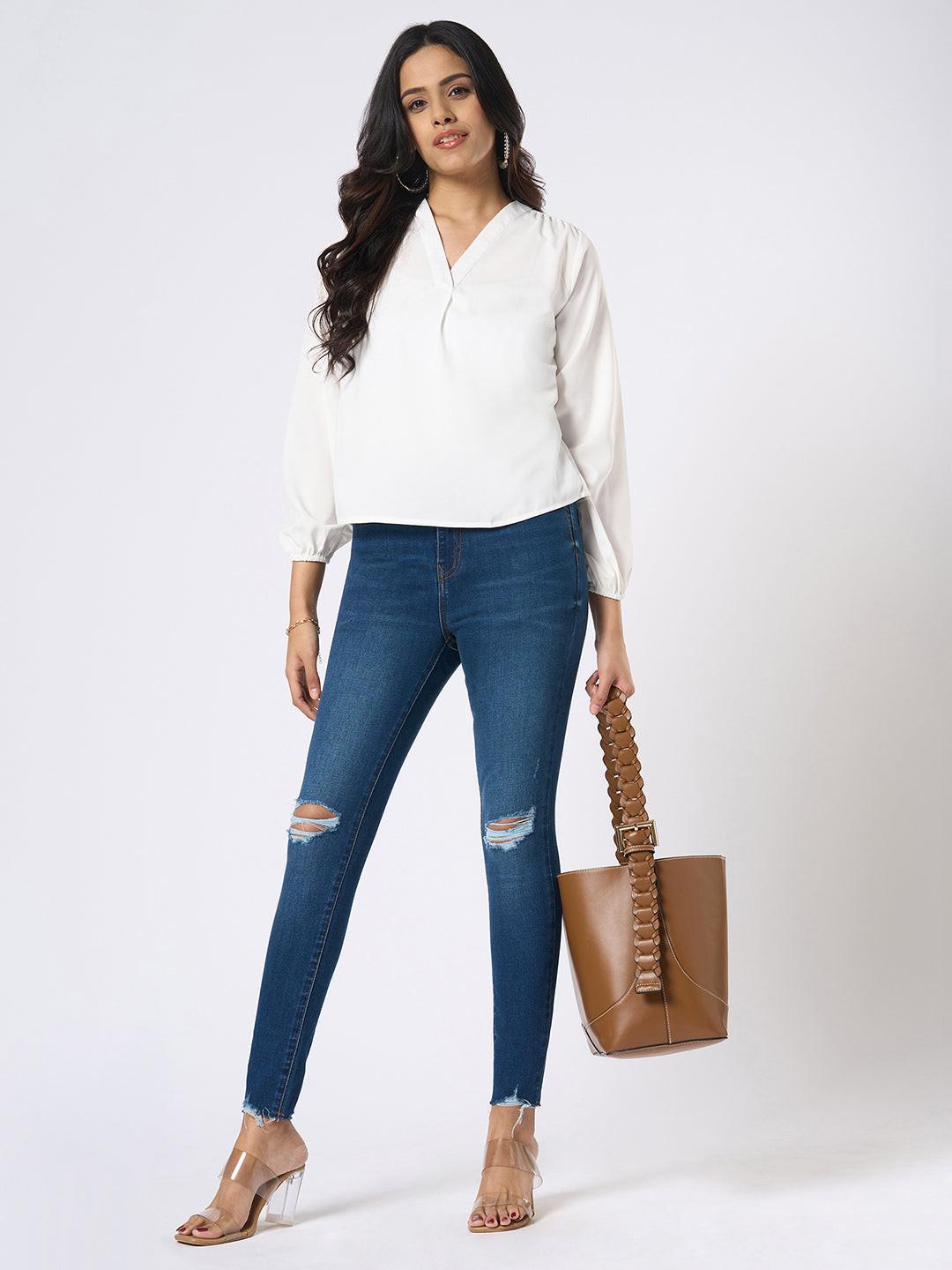 Navy blue jeans worn by a person from Rerasa