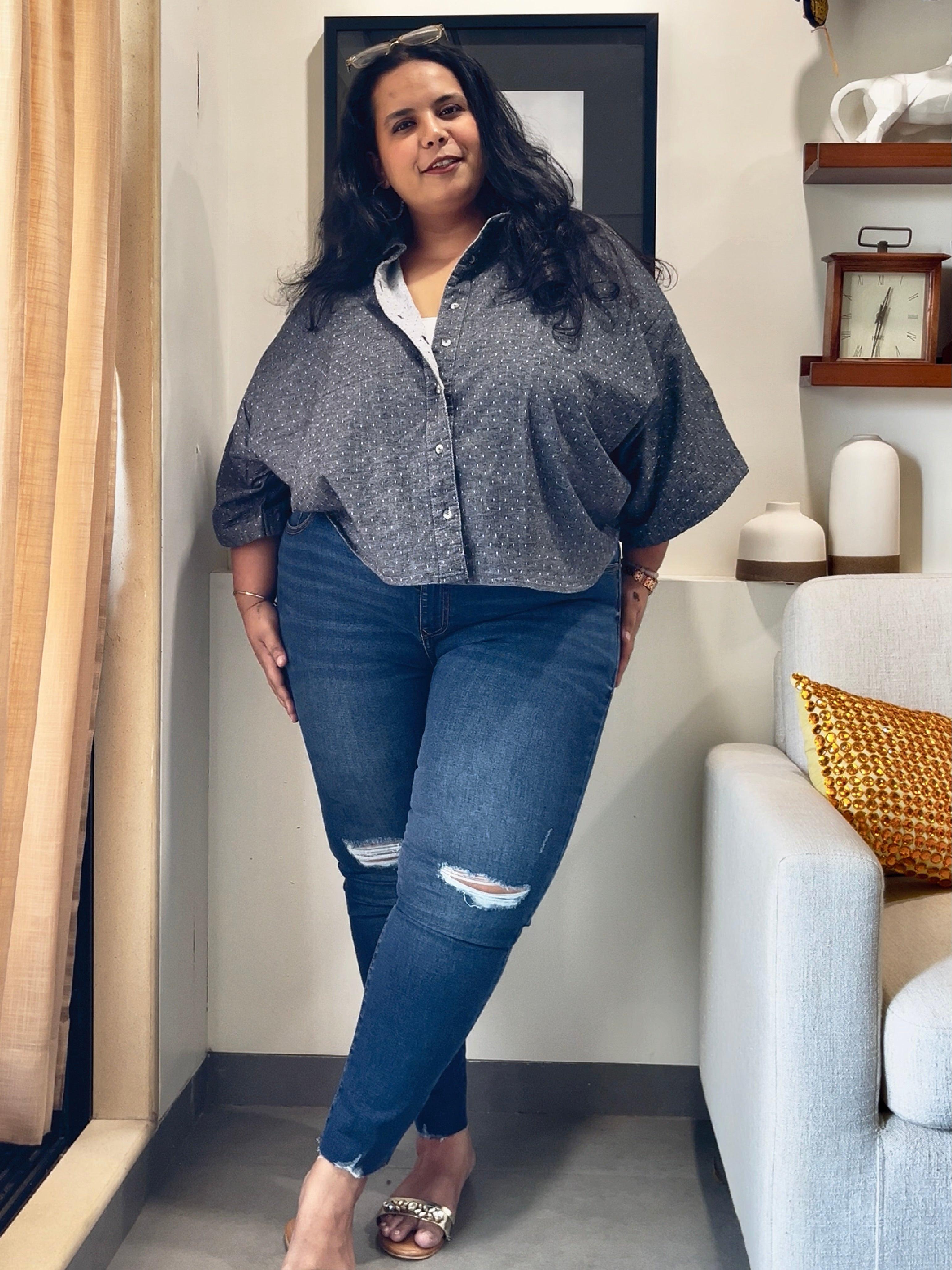 Navy blue jeans worn by a person from Rerasa