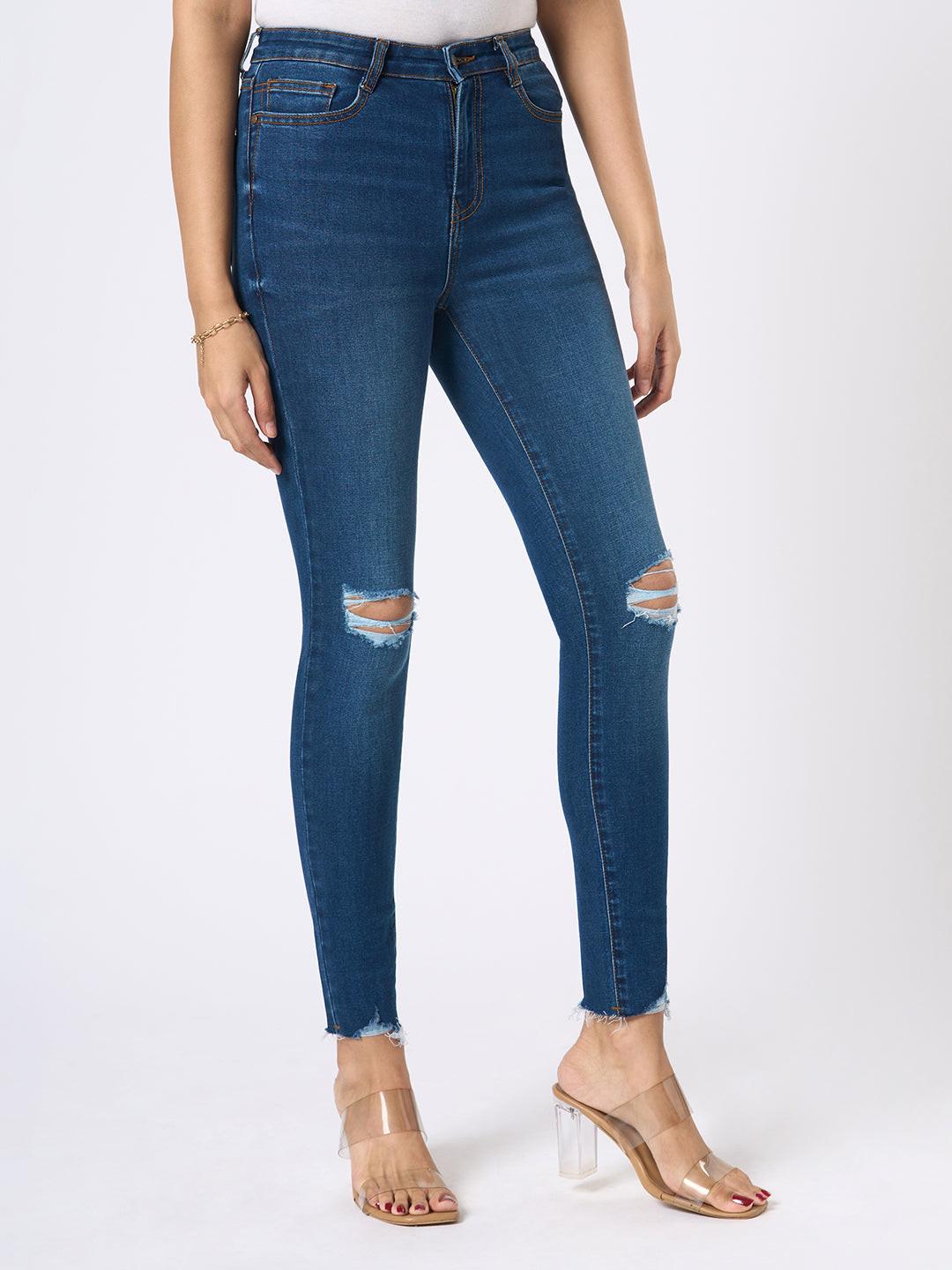 Navy blue jeans worn by a person from Rerasa