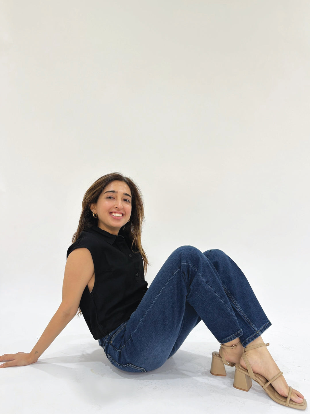 
Person wearing black denim shorts by Rerasa