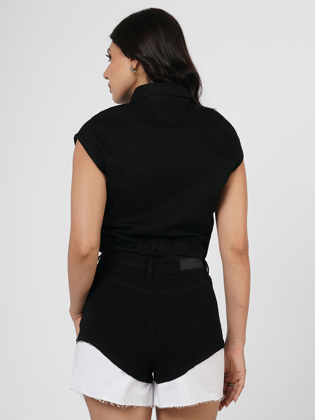 
Person wearing black denim shorts by Rerasa