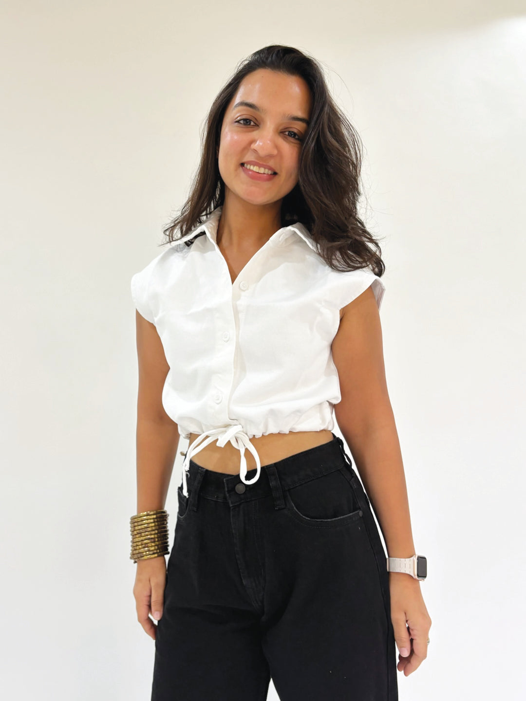 Woman wearing a white cap sleeves top by Rerasa