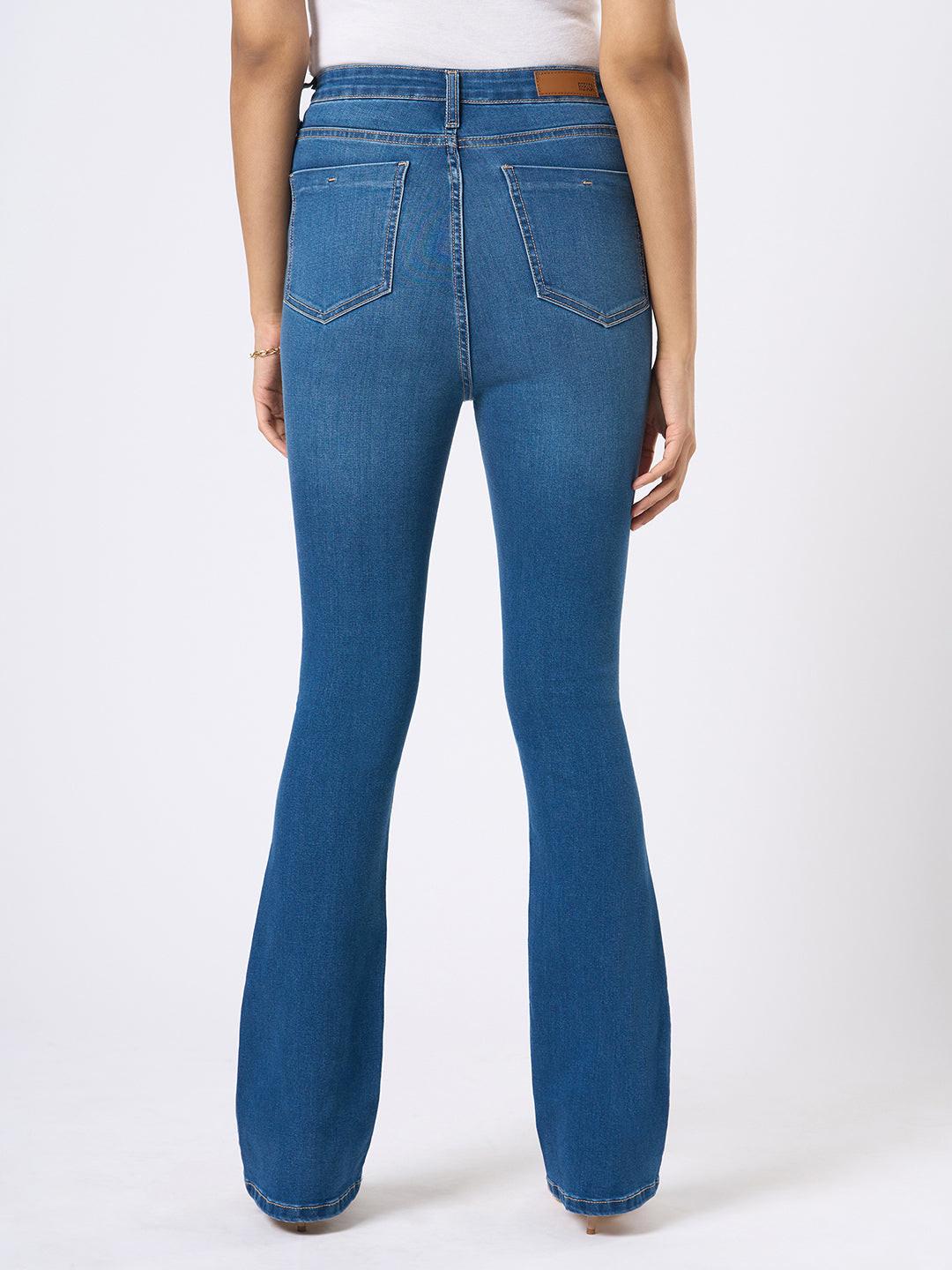 Woman wearing blue flared jeans  by Rerasa