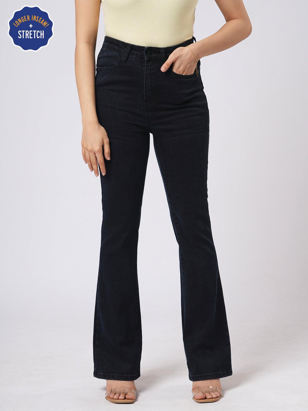 Woman wearing blue flared jeans  by Rerasa