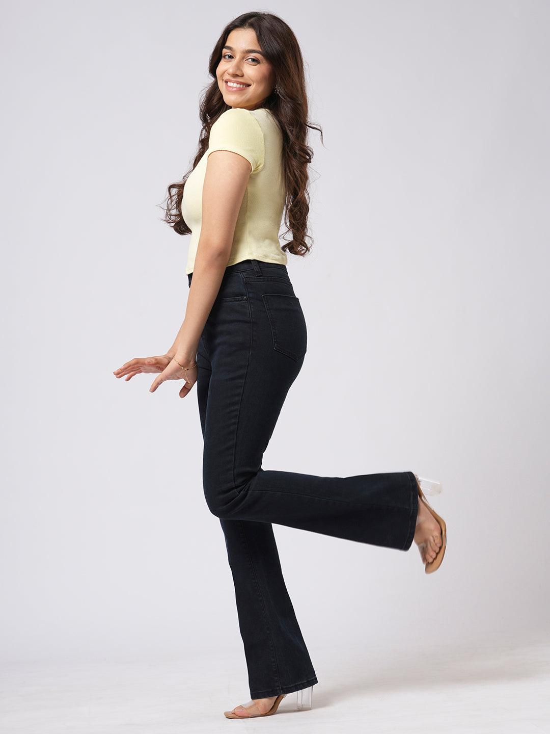 Woman wearing blue flared jeans  by Rerasa