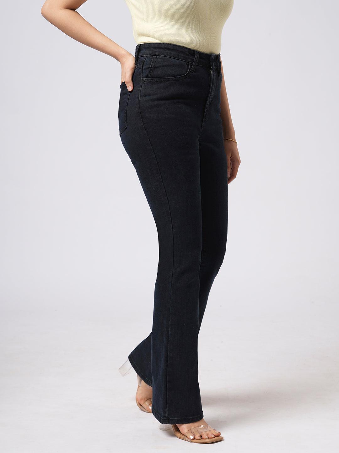 Woman wearing blue flared jeans  by Rerasa