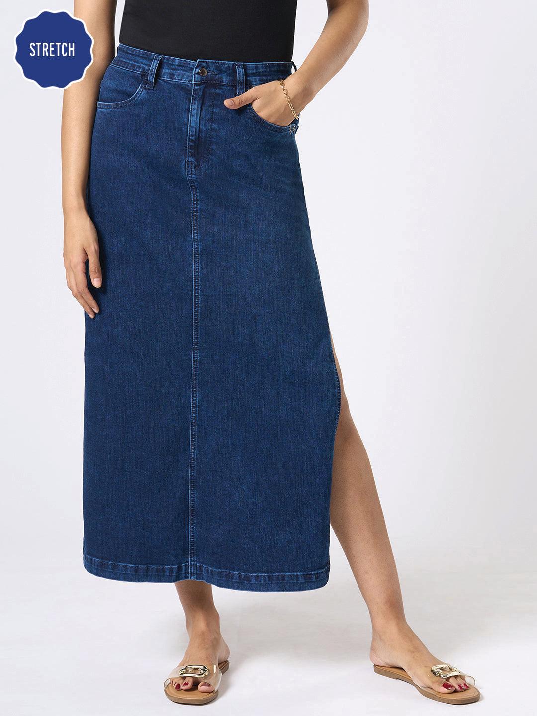 Blue denim skirt with side slits worn by Rerasa