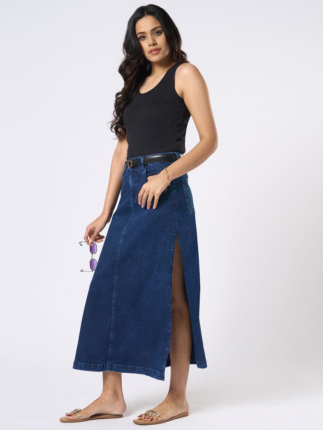 Blue denim skirt with side slits worn by Rerasa