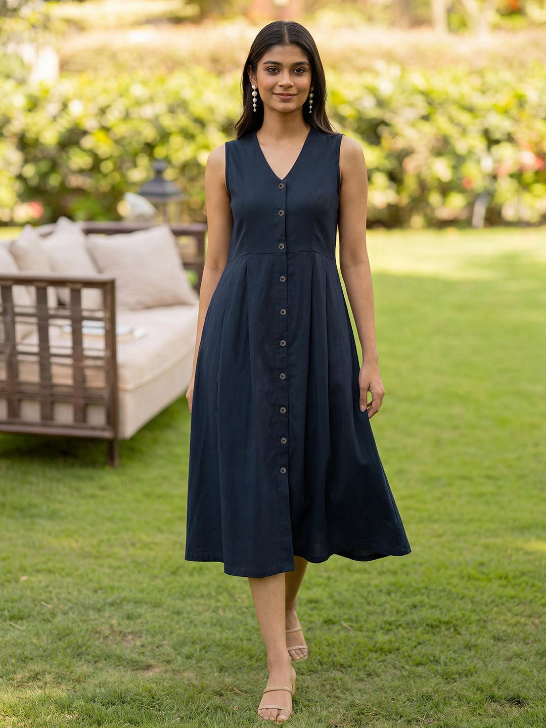 Woman wearing a navy dress by Rerasa