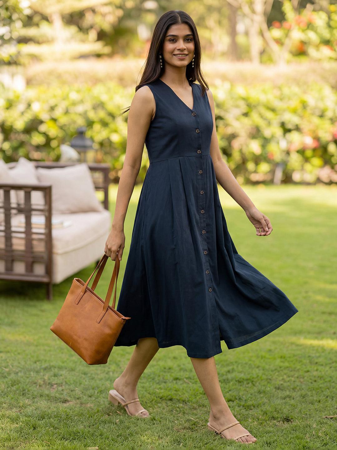 Woman wearing a navy dress by Rerasa