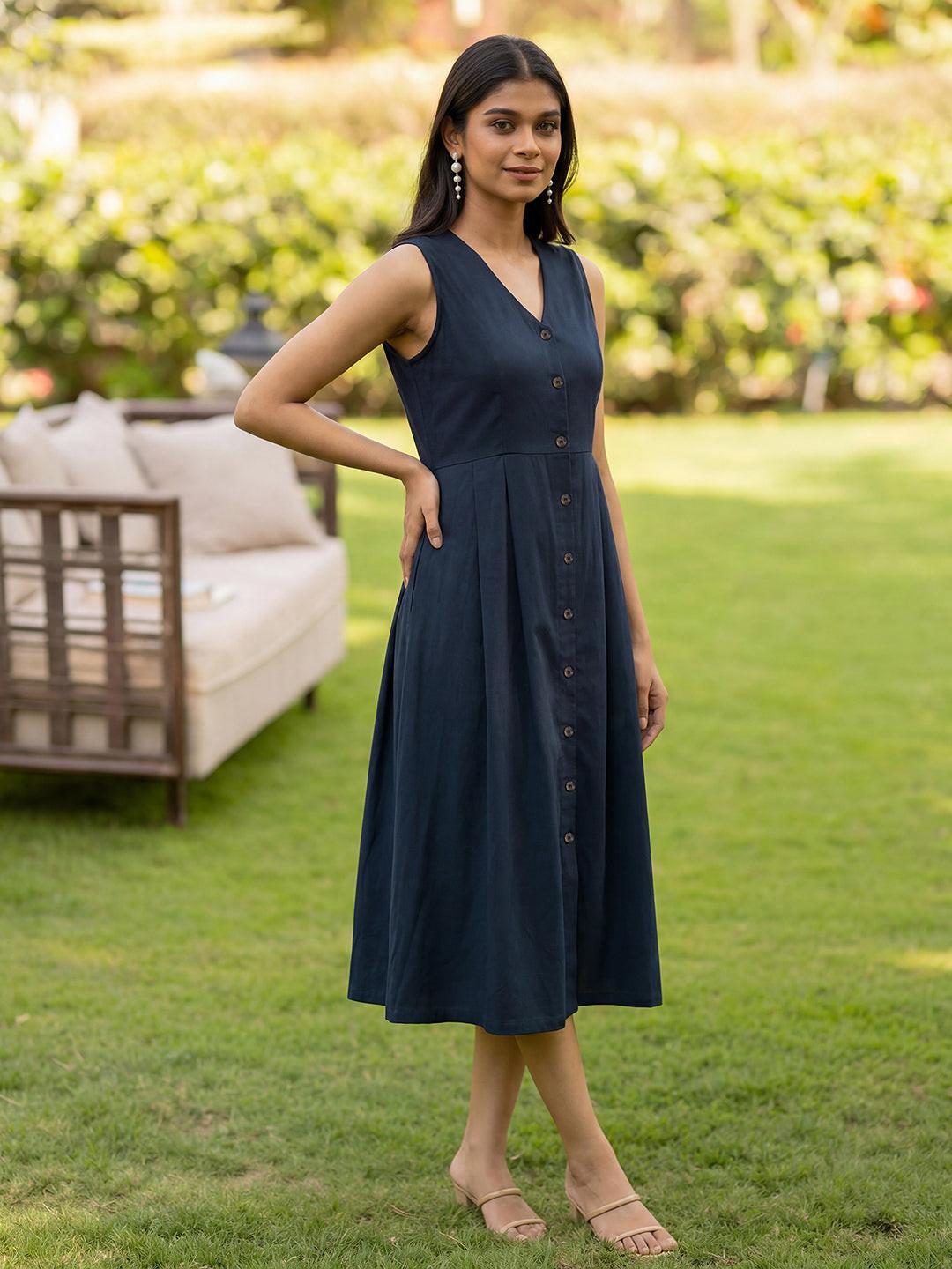 Woman wearing a navy dress by Rerasa