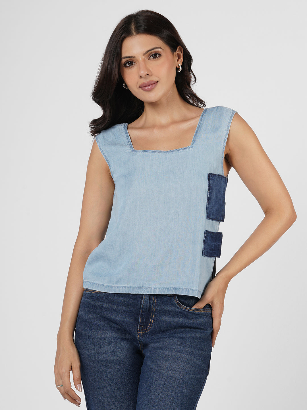 
Woman wearing a light blue sleeveless top by Rerasa