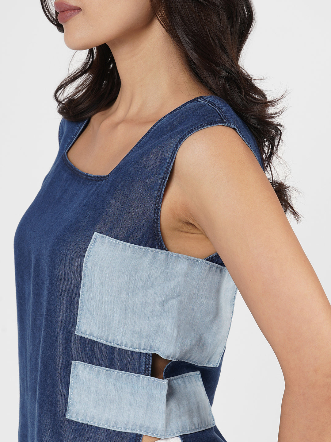 Woman wearing a blue sleeveless top by Rerasa
